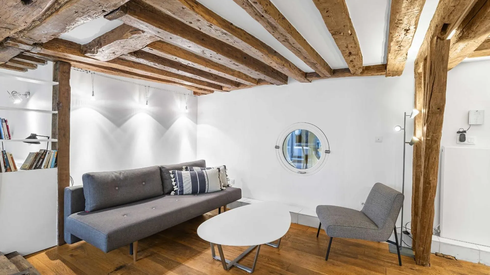 Caprice Amour Apartment